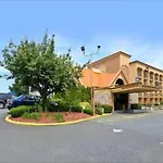 Howard Johnson By Wyndham Clifton Nj