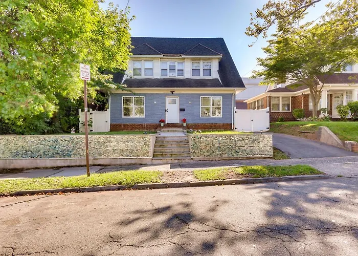 Chic Newark Vacation Rental 3 Mi To Airport!