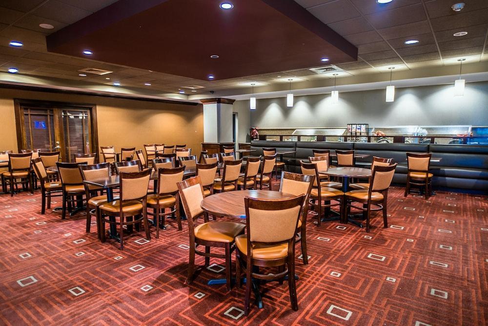 Crowne Plaza Newark Airport By Ihg 4*