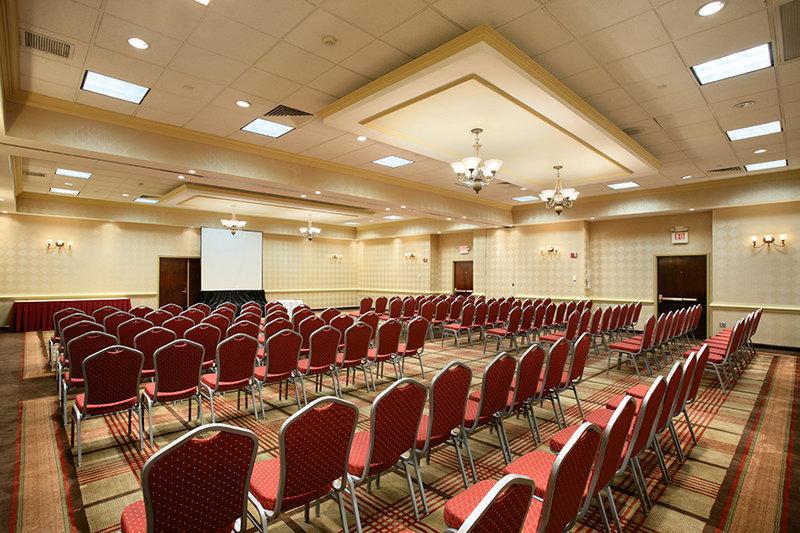 Crowne Plaza Newark Airport By Ihg 4*