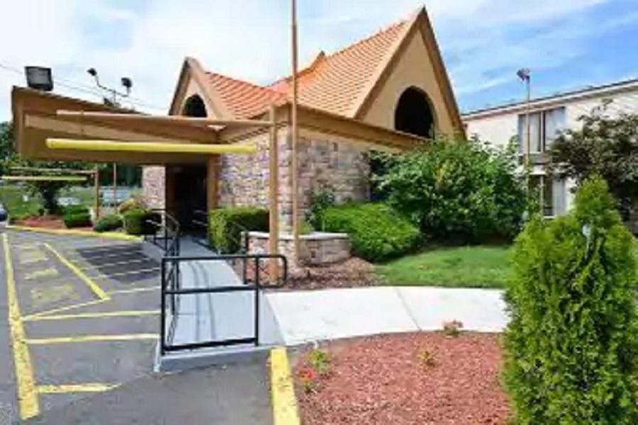 Howard Johnson By Wyndham Nj Hotel Clifton