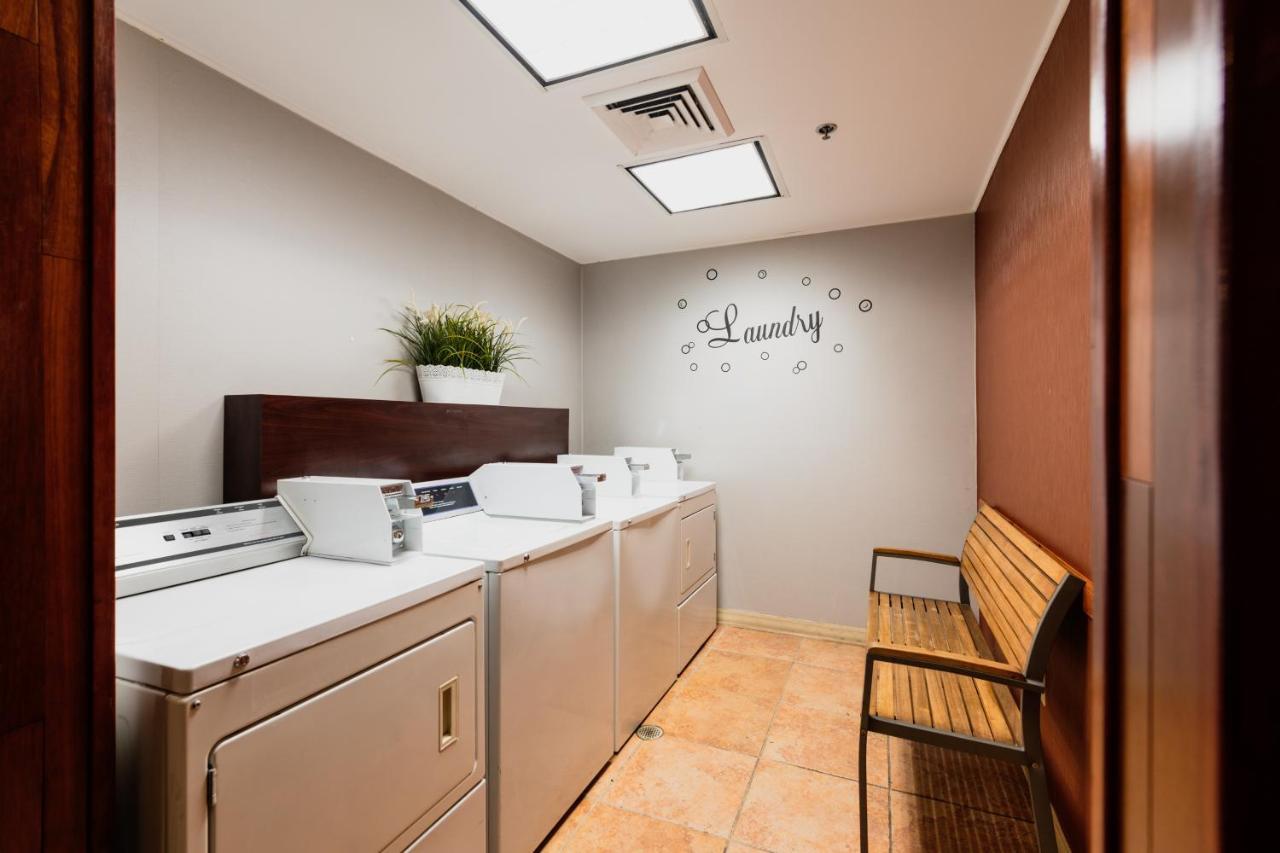 Crowne Plaza Newark Airport By Ihg 4*