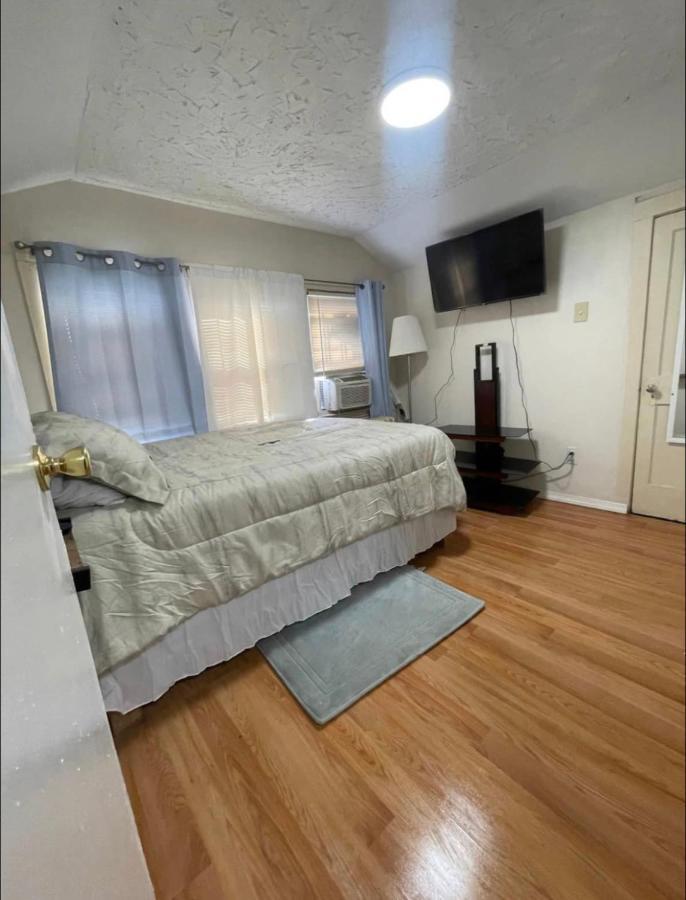 Apartment 2 Bedroom Near Airport