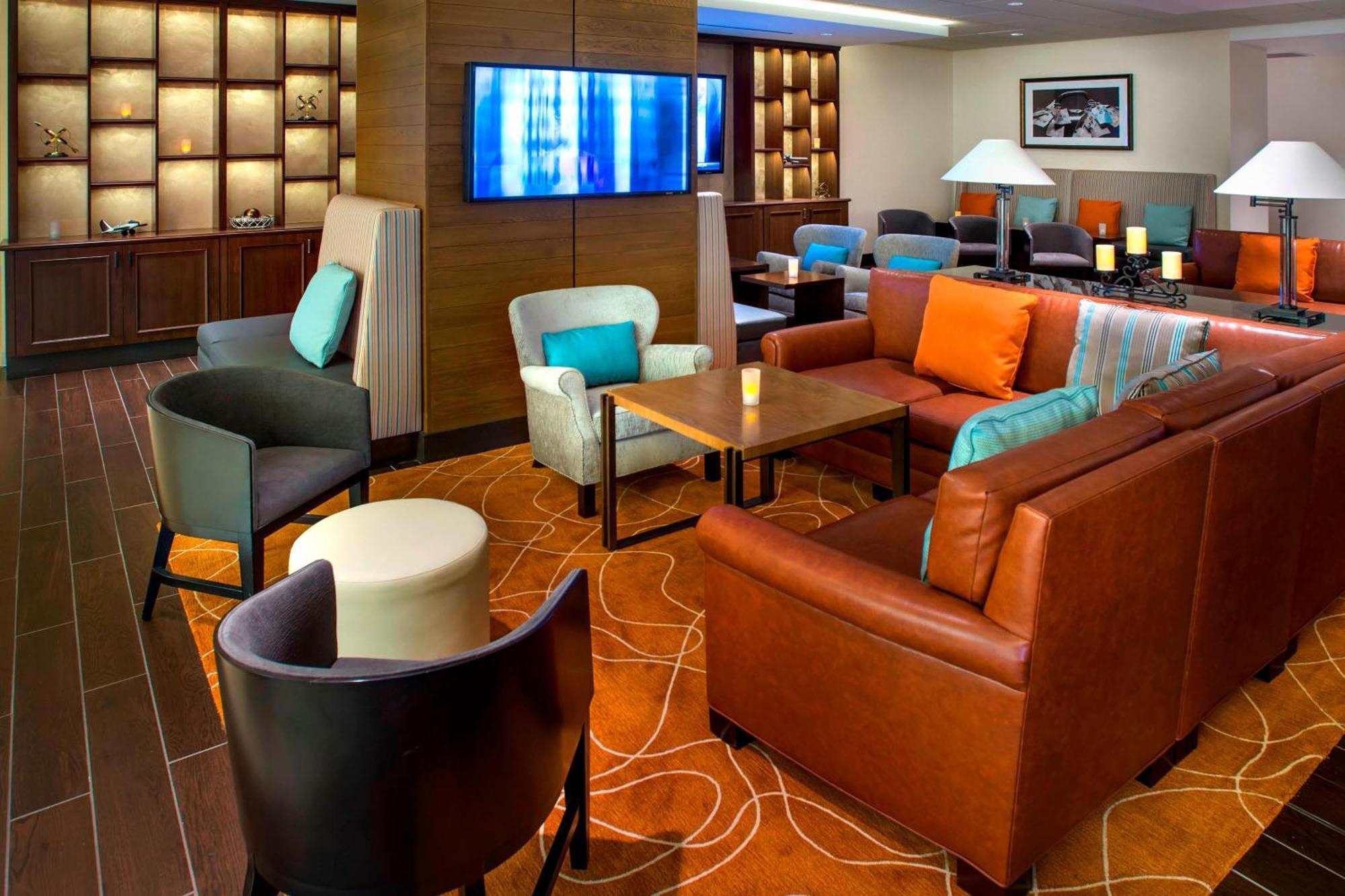 Liberty International Airport Marriott 3*