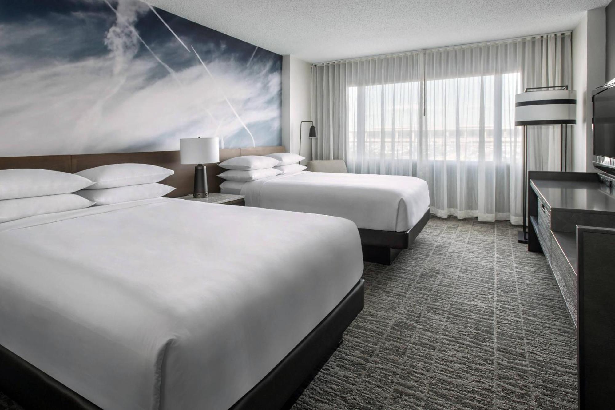 Liberty International Airport Marriott Hotel 3*