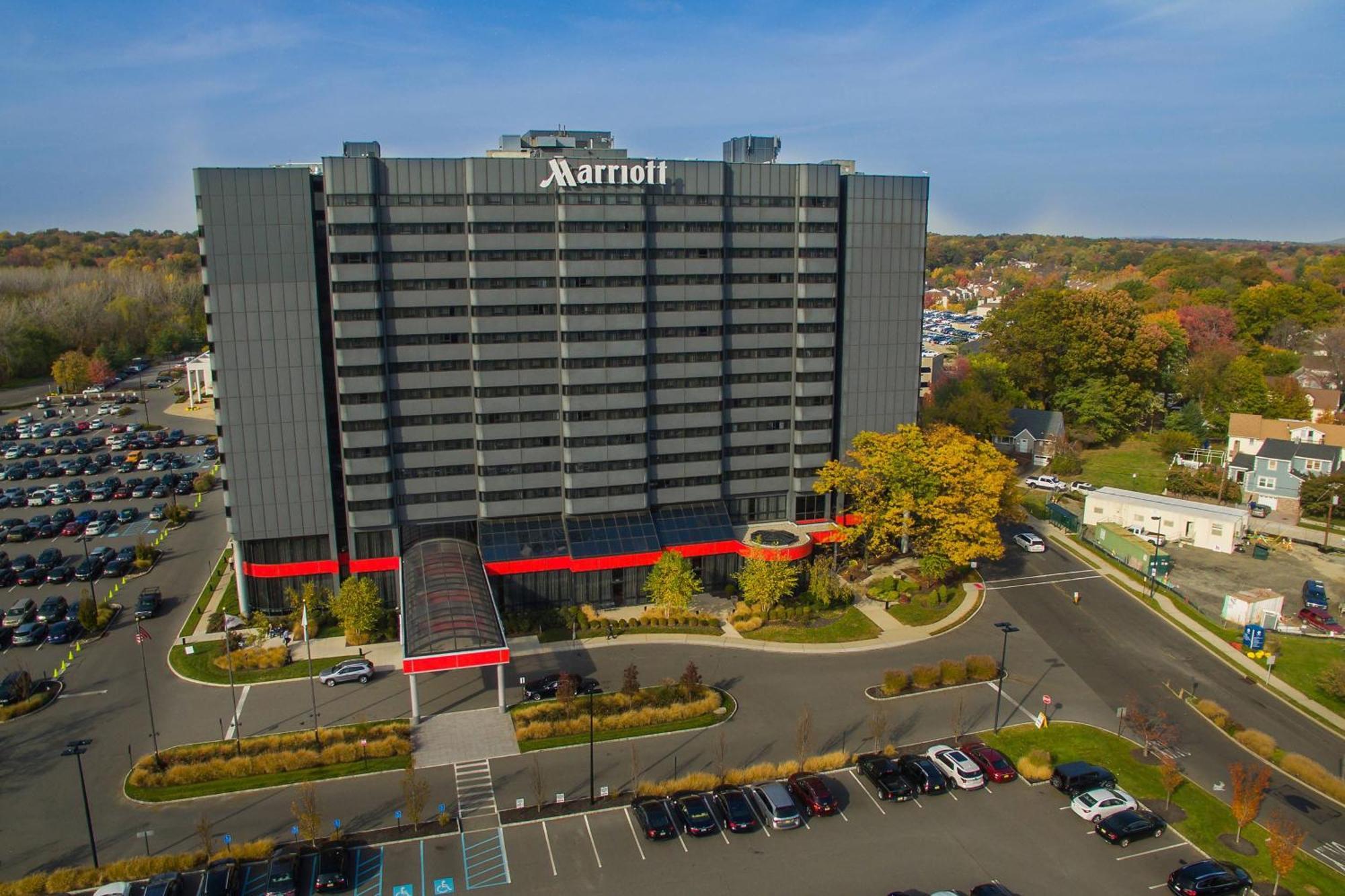 Marriott At Glenpointe Hotel