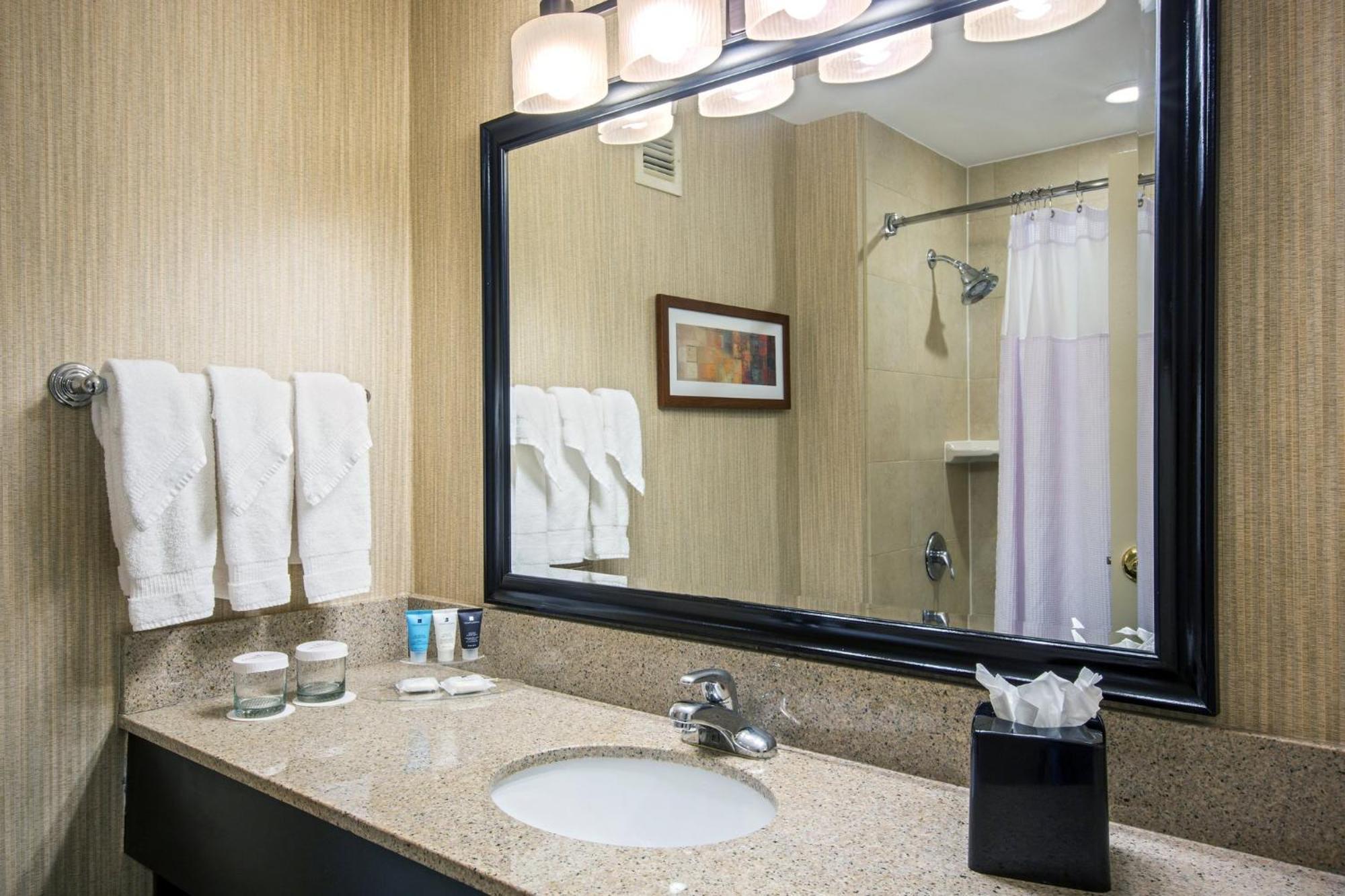 Crowne Plaza Newark Airport By Ihg Elizabeth