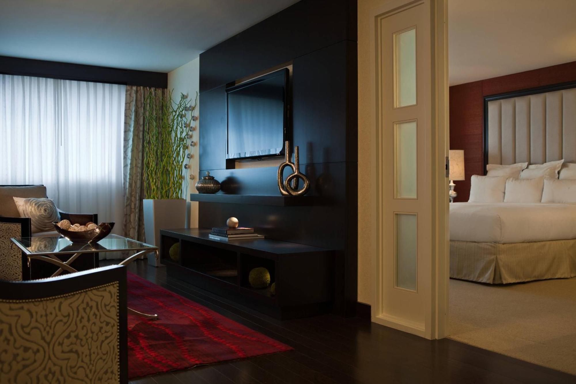 Renaissance Newark Airport 3*