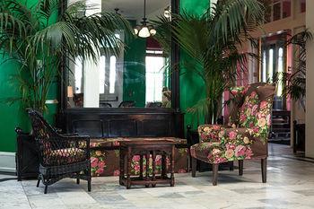 Congress Hall 4*