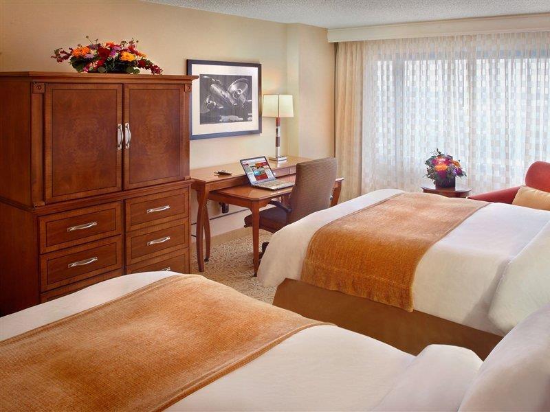 Liberty International Airport Marriott 3* Newark