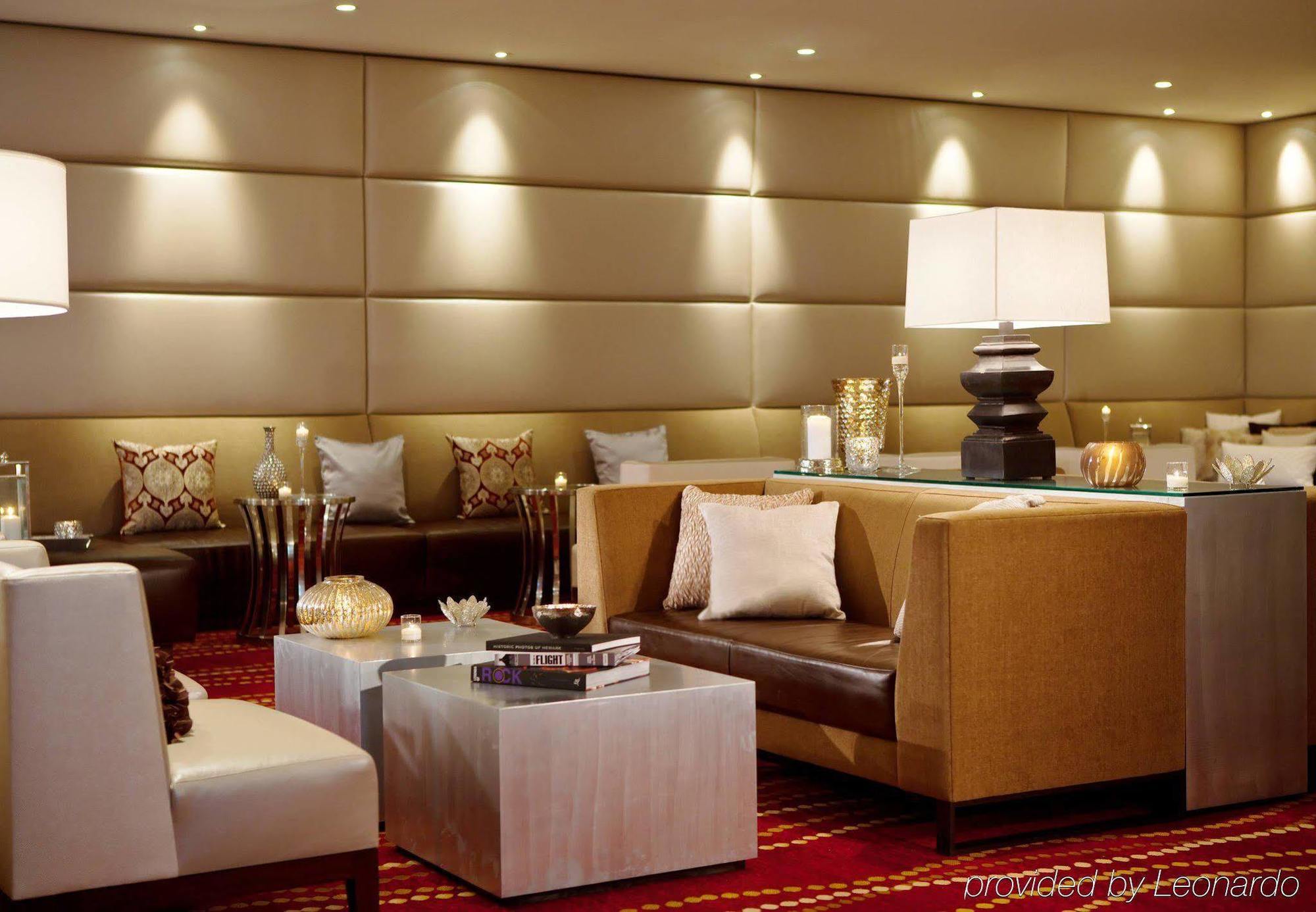 Renaissance Newark Airport 3*