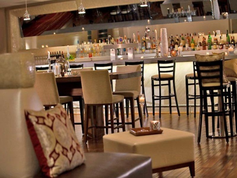 Hotel Renaissance Newark Airport 3*