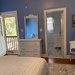 First Floor, 2 Bedrm 2 Bath, Sleeps 6, Parking Available, Walk To Beach & Shop