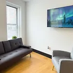 Boutique Studio Apartment On Grand Ave