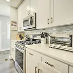 Long Branch Getaway Grill, 1 Block To Beach!
