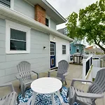 North Wildwood Home With Porch About 3 Blocks To Beach!