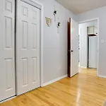 Ideally Located Jersey City Home, 8 Mi To Nyc