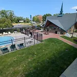 Crystal Inn - Neptune