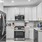 2Br,2Bath, 4Beds, Sleeps 6, 10 Min To Nyc, 10 Min To Path