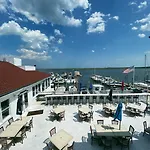 Tavern On The Bay Hotel - Frank Sinatra Suite
