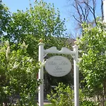 White Lilac Inn