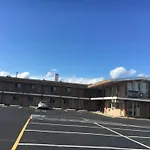 Pelican Inn & Suites