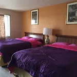Pelican Inn & Suites