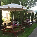 First Floor, 2 Bedrm 1 Bath Sleeps 5, Parking Available, Walk To Beach And Mall