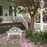 First Floor, 2 Bedrm 1 Bath Sleeps 5, Parking Available, Walk To Beach And Mall