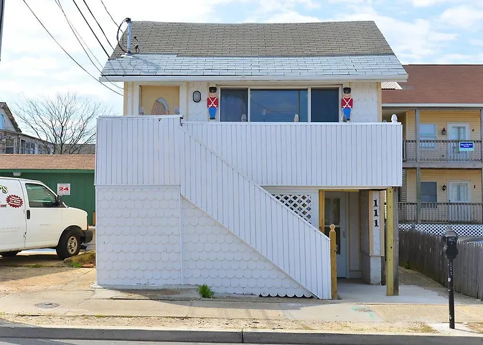 Shore Beach Houses - 111 Lincoln Ave