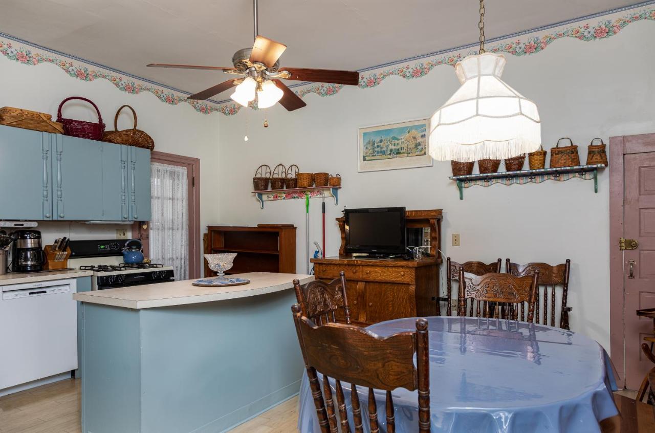 Guest house Antoinette's &
