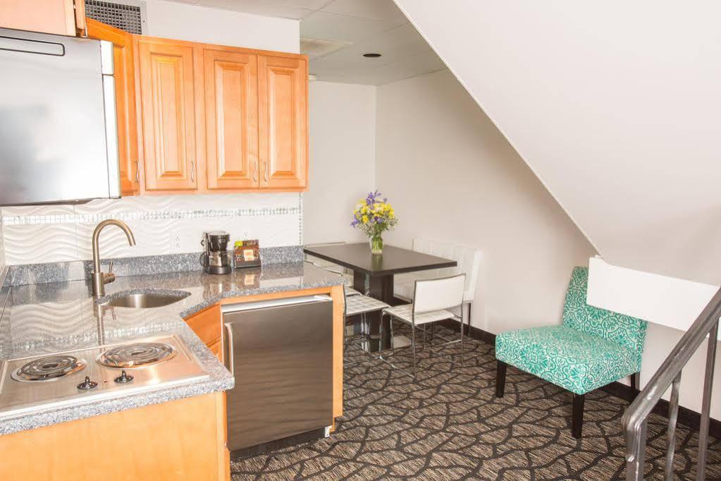 Periwinkle Hotel