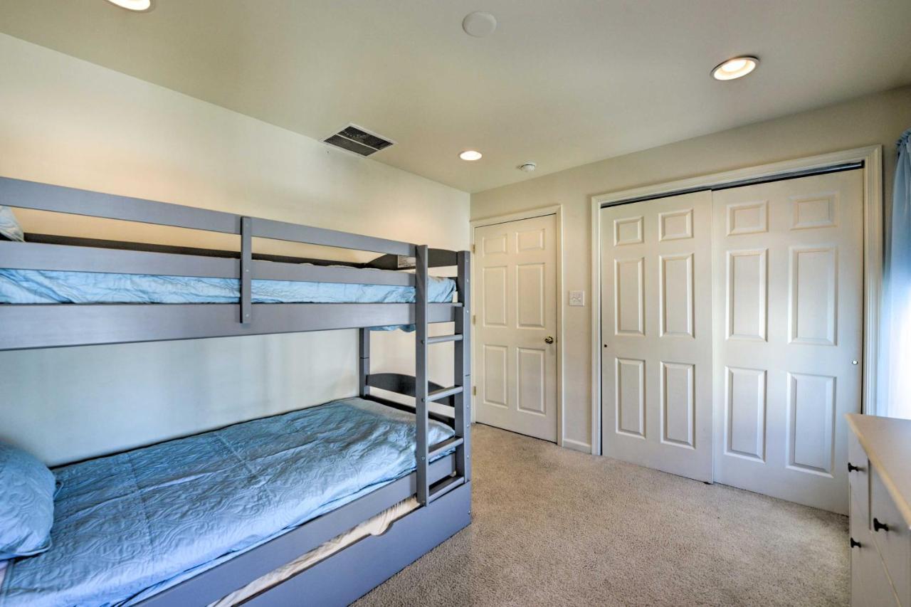 - Steps To The Ocean! Apartment