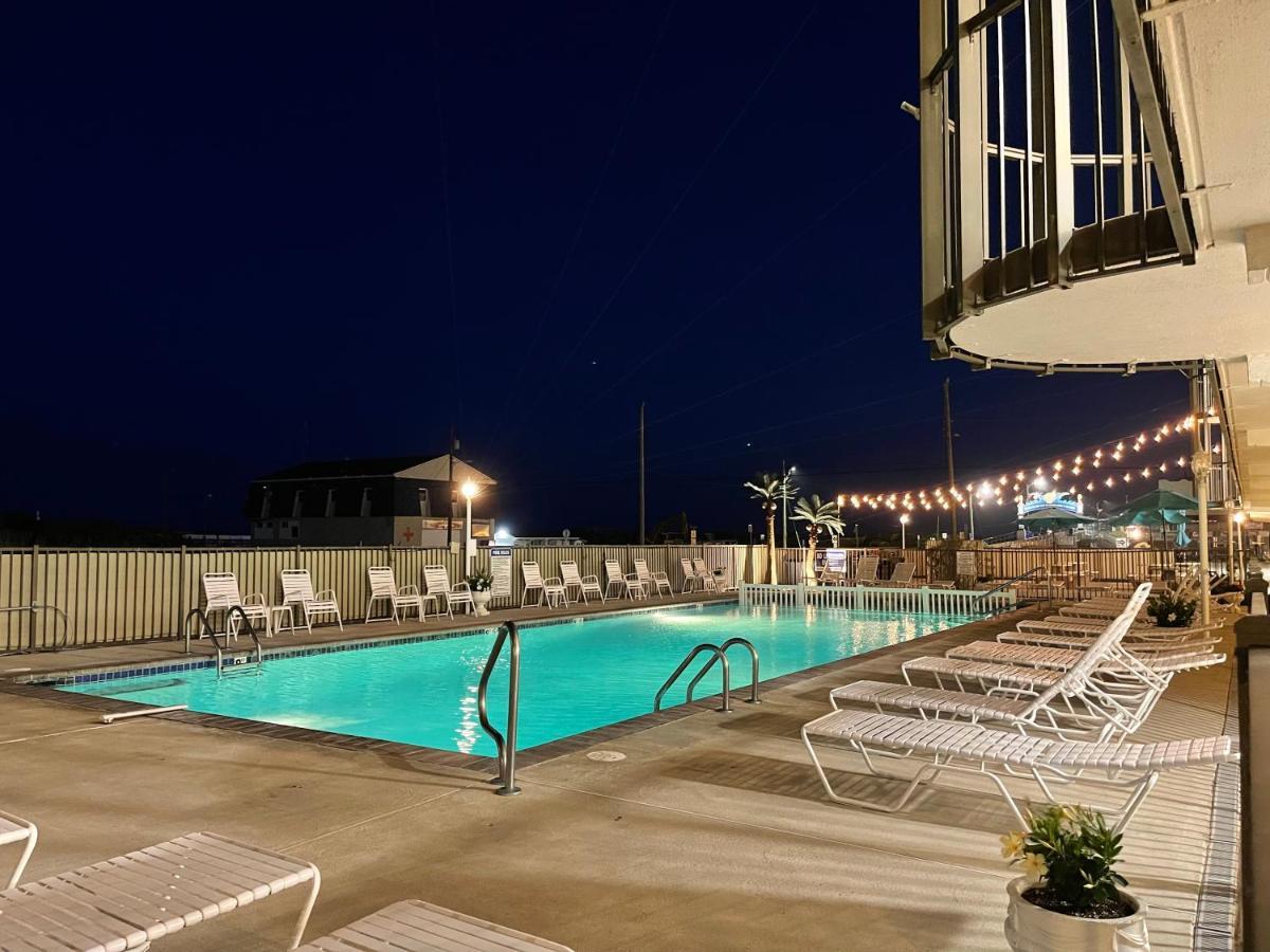 Le Boot Oceanfront Suites Motel 3*