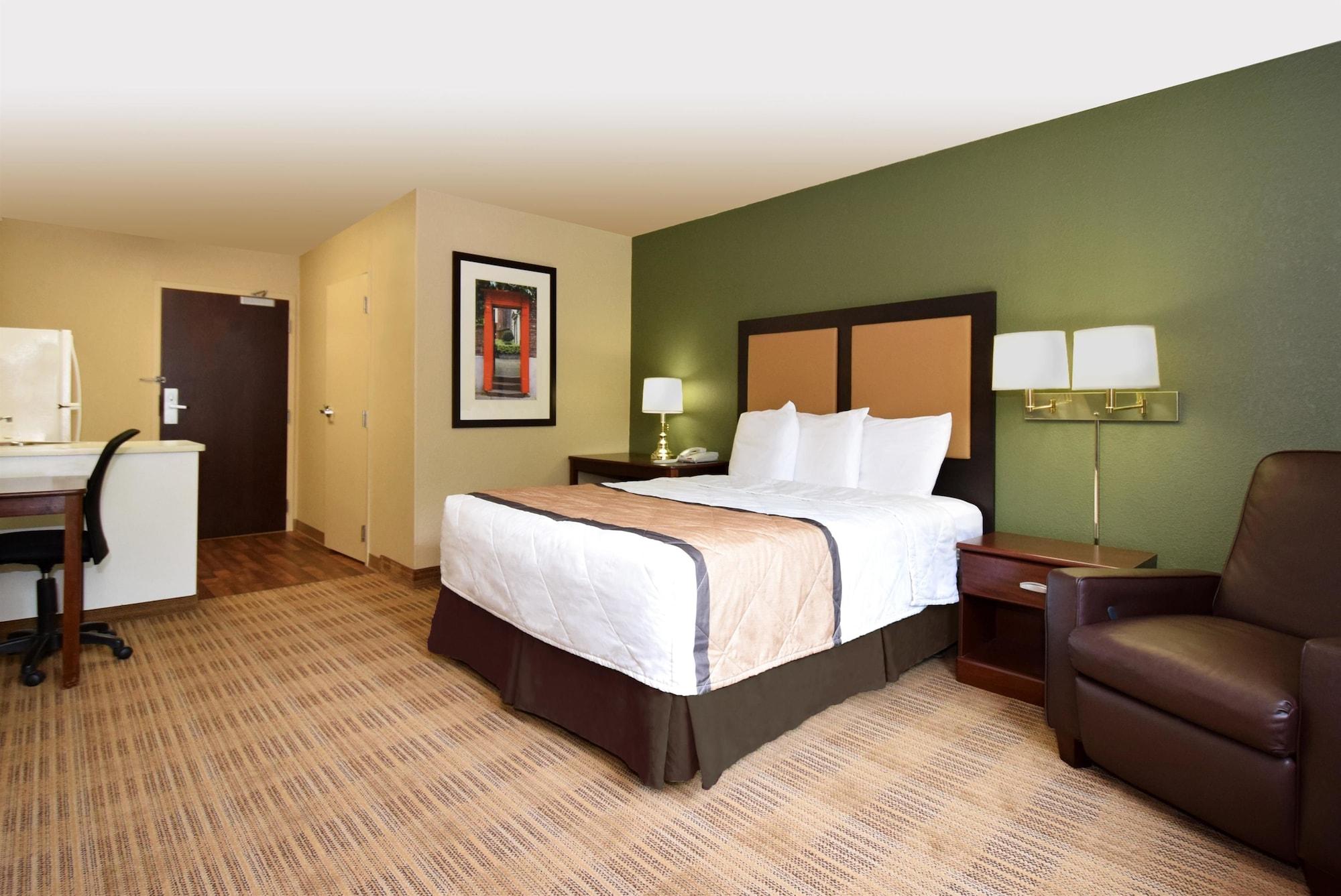 Extended America - - Raritan Center Hotel
