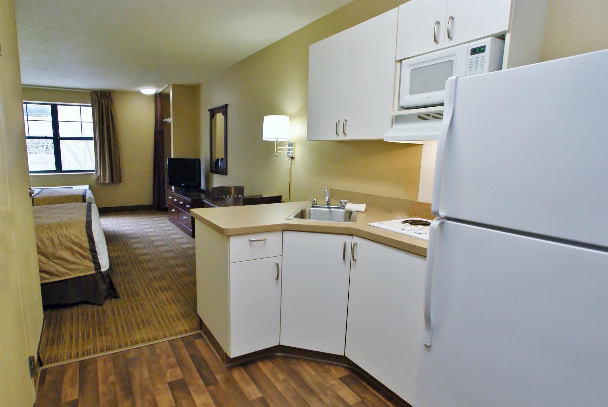 Extended America - - Raritan Center Hotel 2*