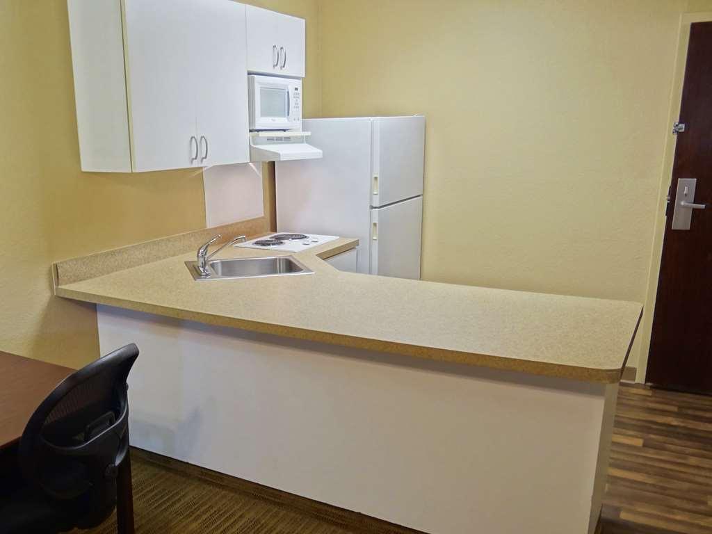 Extended America - - Raritan Center 2*