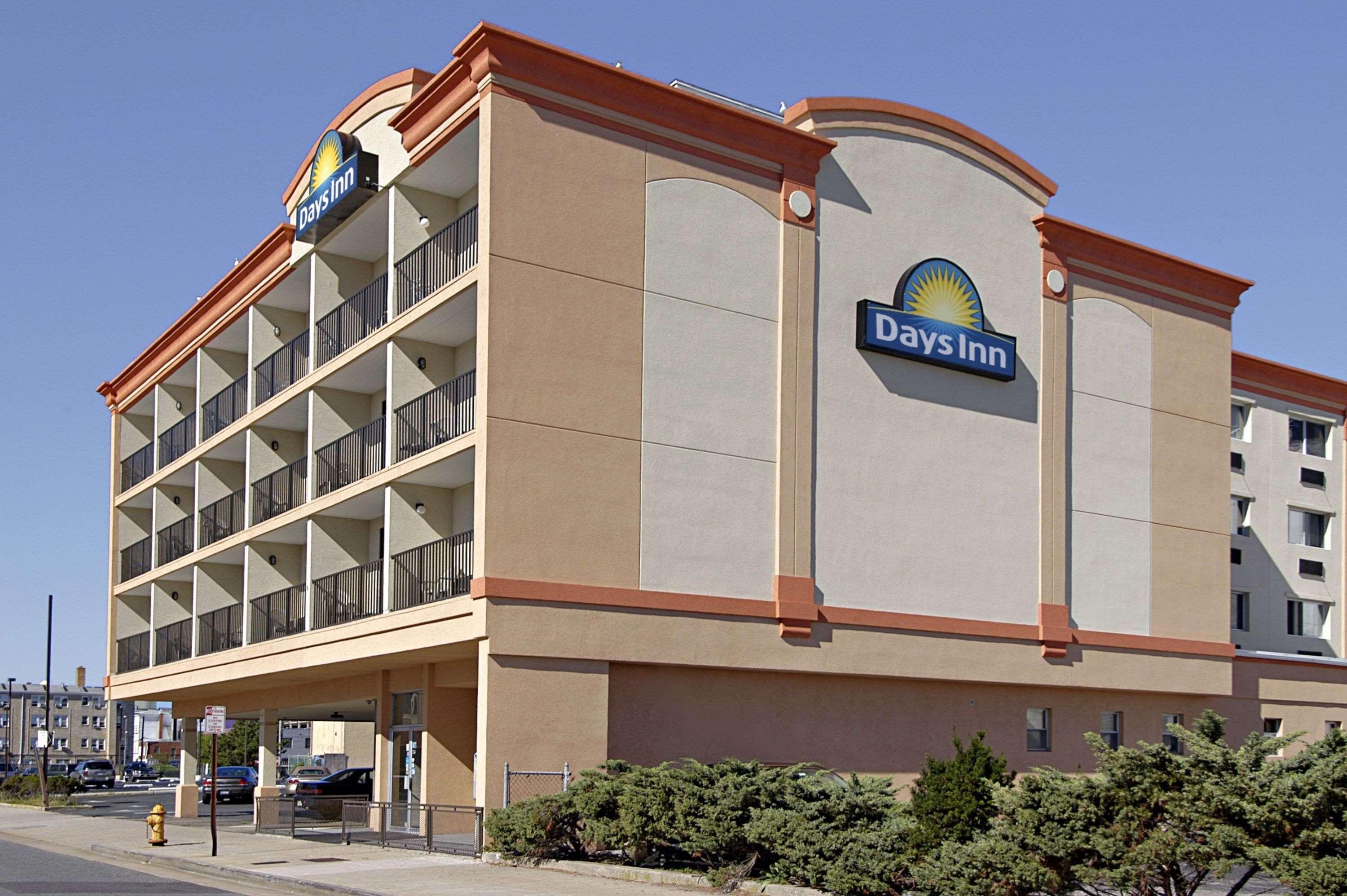 Days By Wyndham Atlantic Beachblock Motel