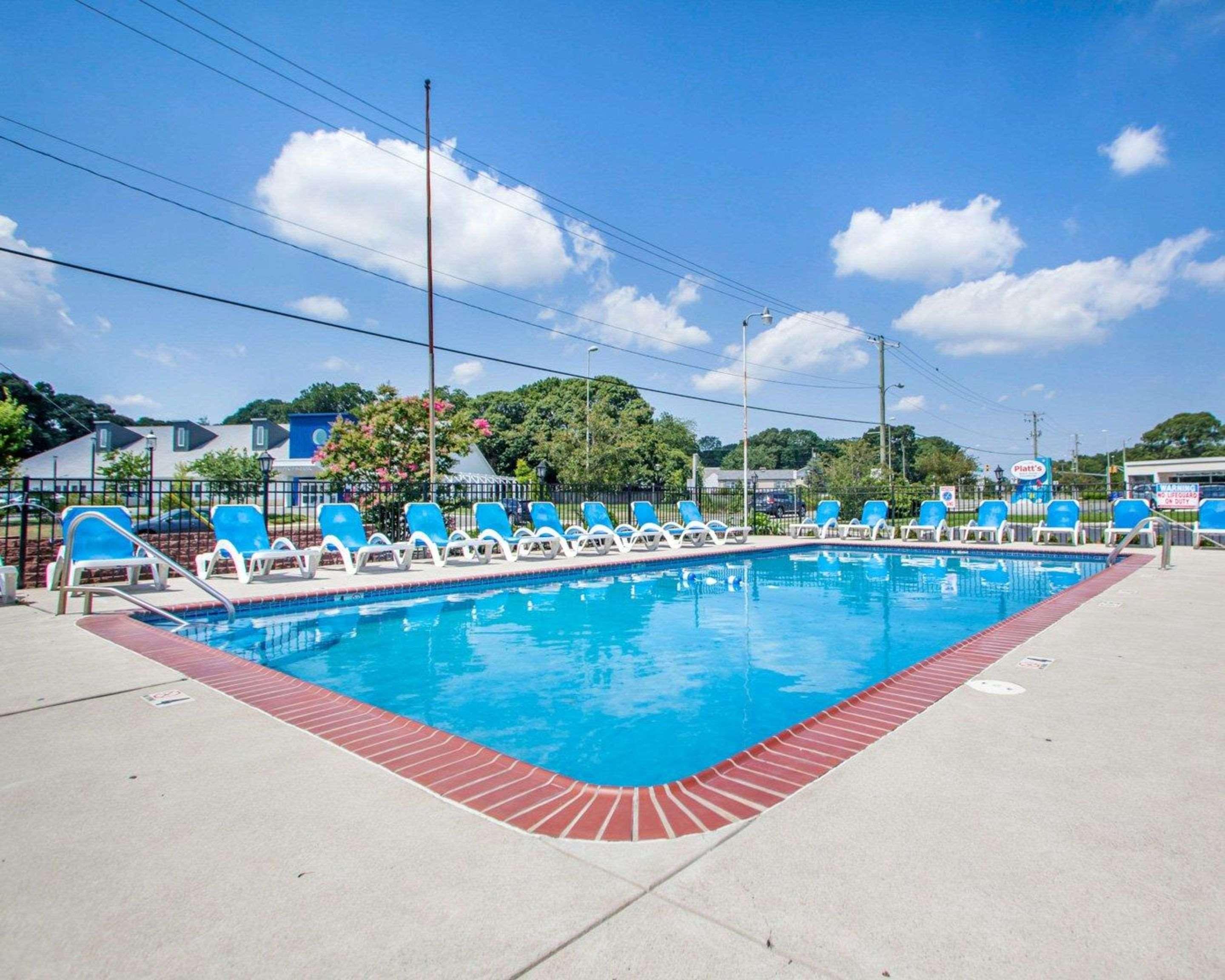 Econo Lodge *