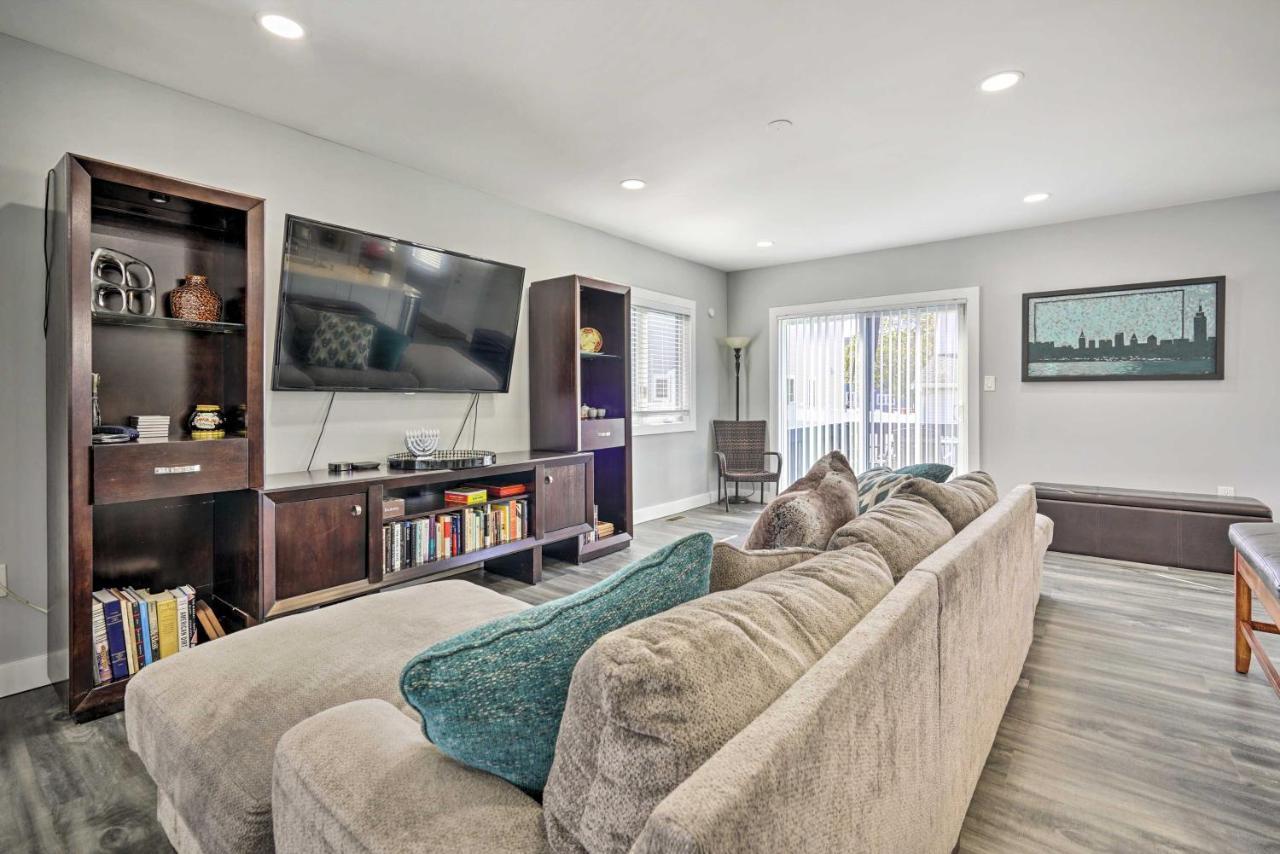 Getaway Grill, 1 Block To Beach! Holiday home Long Branch