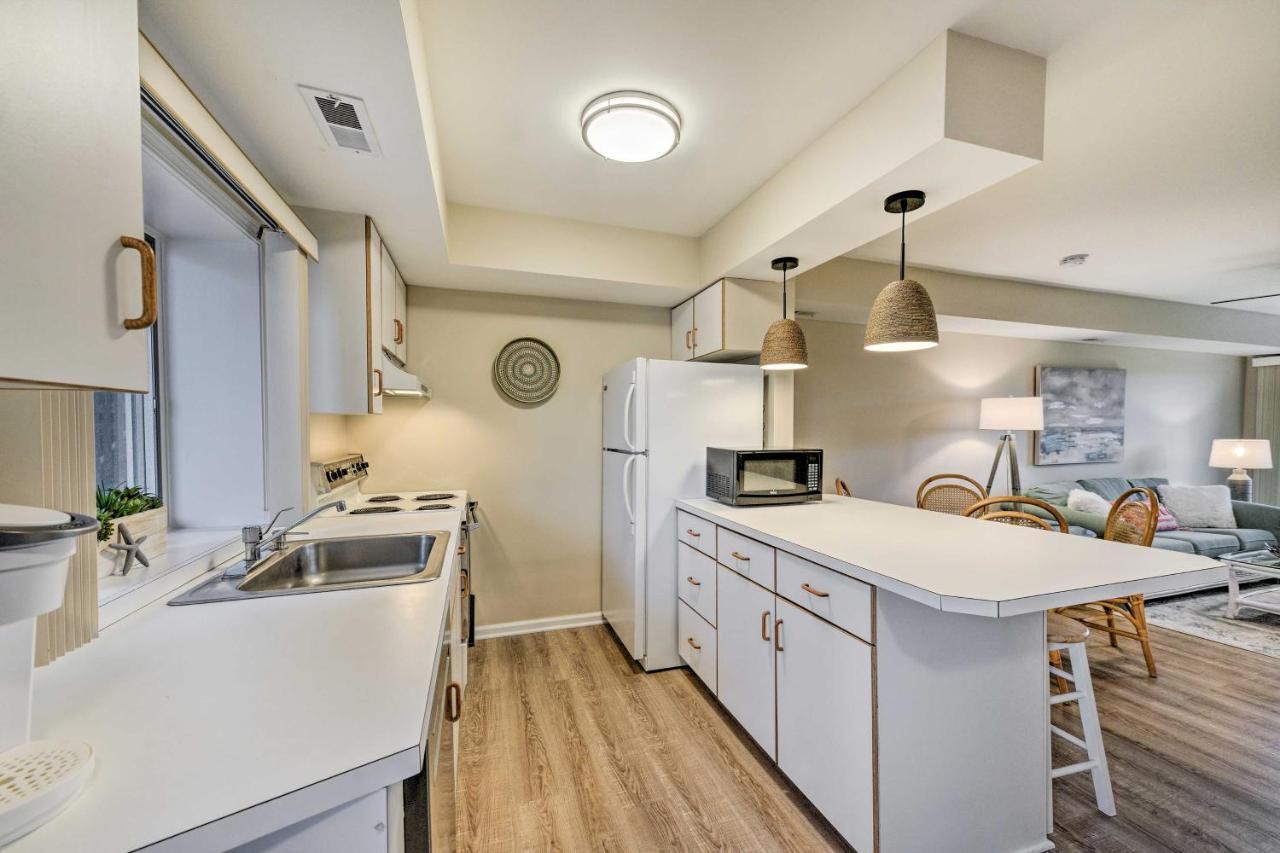 With Access And Pool Views Apartment Brigantine