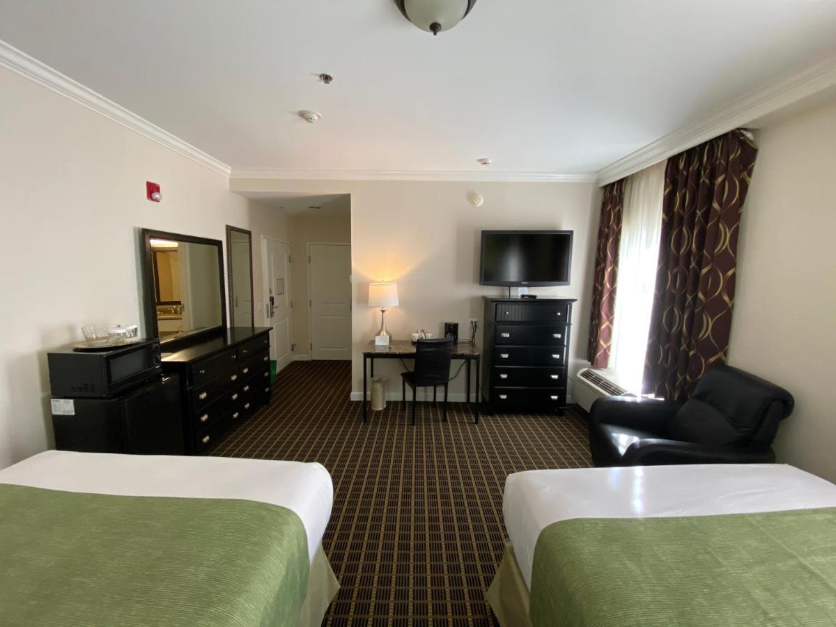 The Wilshire Grand Hotel 3*