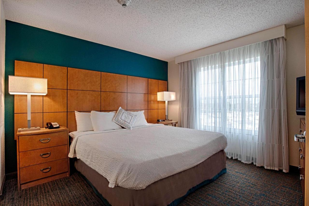 Hotel By Marriott Atlantic Airport