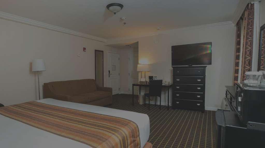 The Wilshire Grand 3*