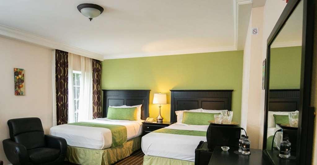 The Wilshire Grand Hotel 3*