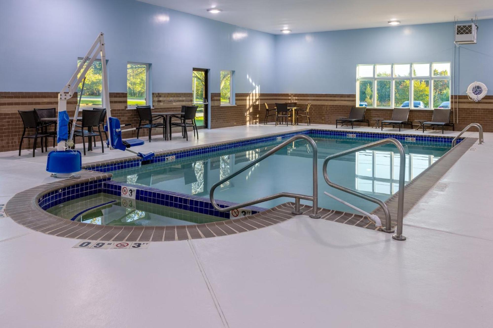 Express & Millville By Ihg 2*