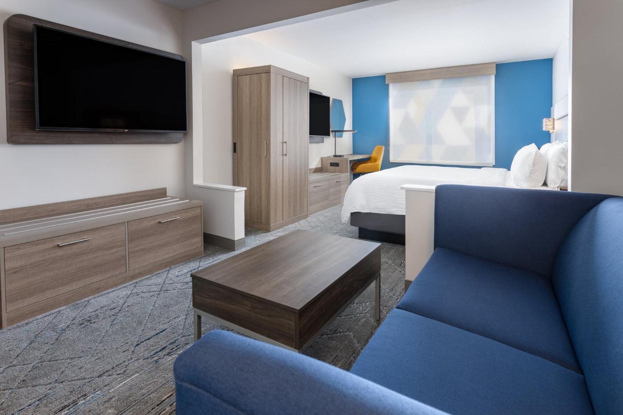 Express & Millville By Ihg Hotel 2*