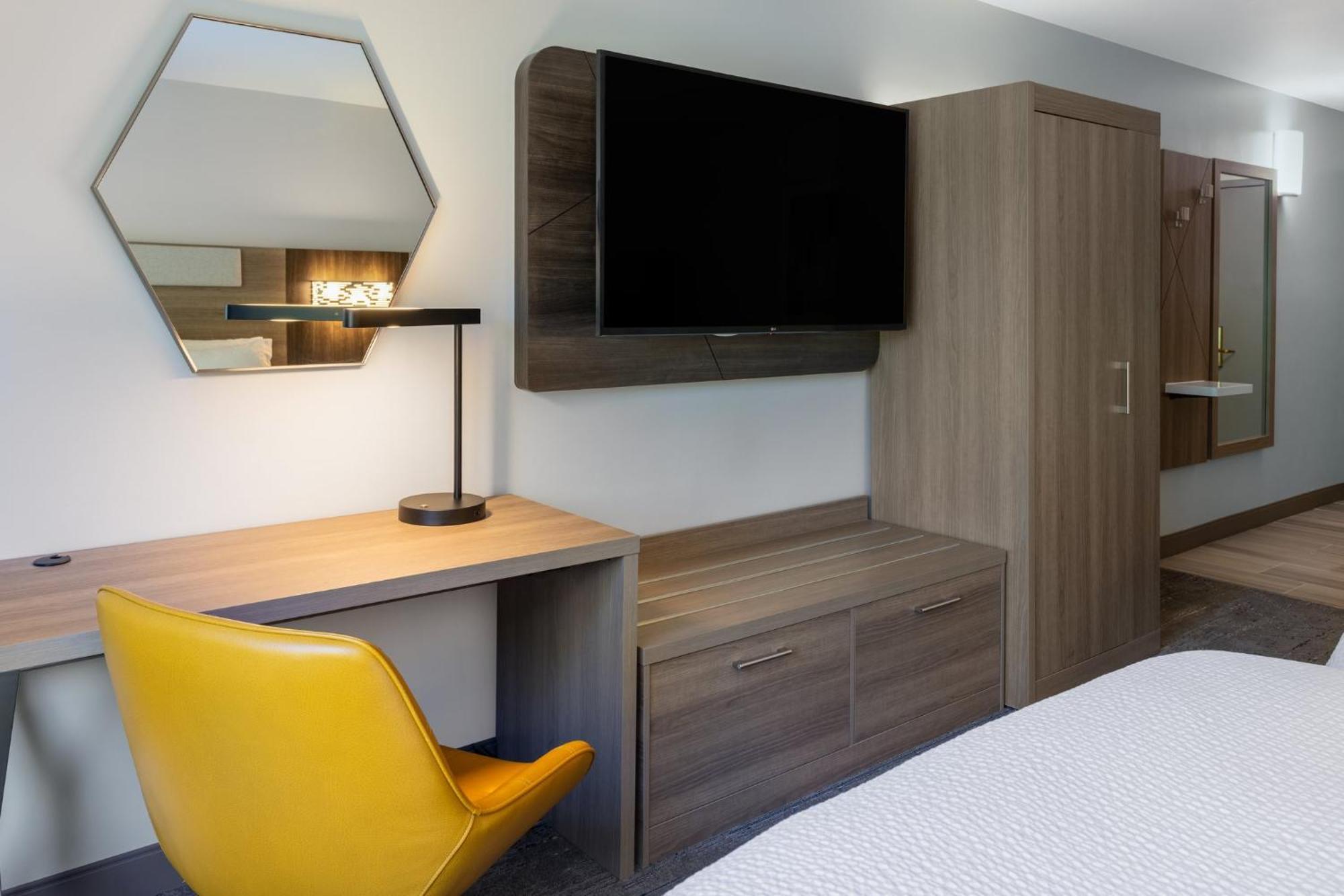 Hotel Express & Millville By Ihg