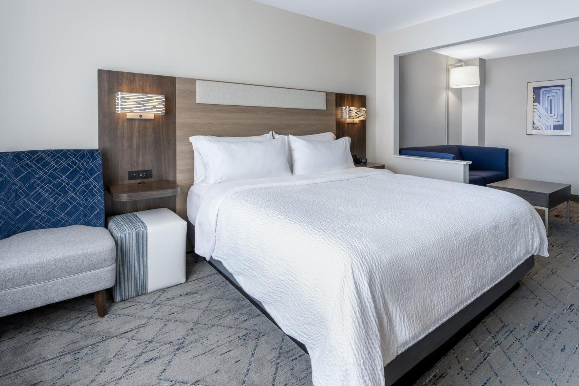 Express & Millville By Ihg Hotel
