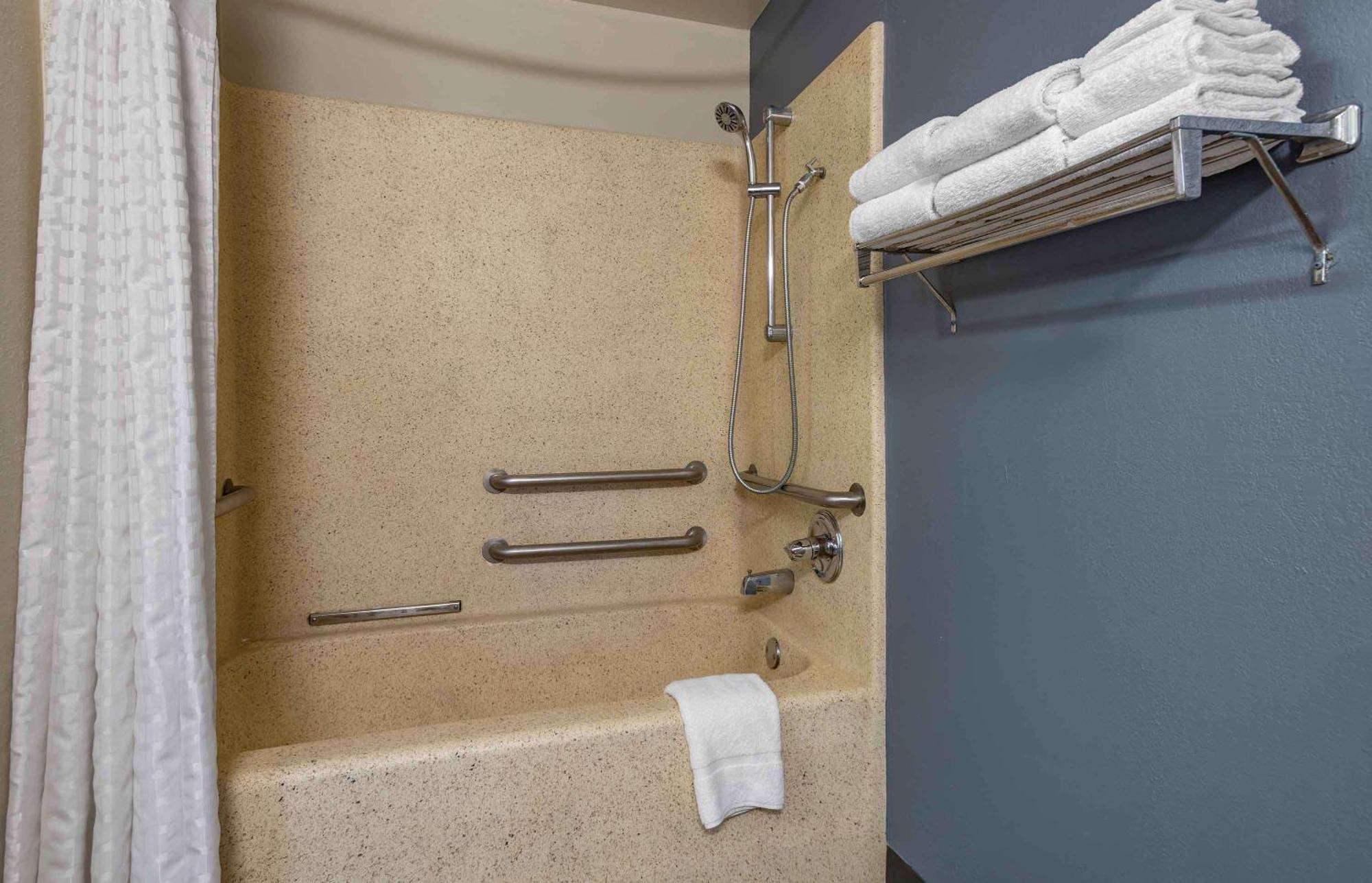Extended America - - Raritan Center Hotel